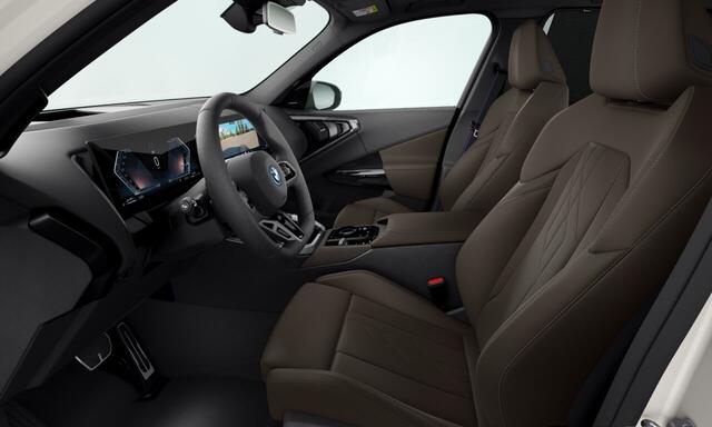 BMW X3 30e xDrive I M sport Pro | Trekhaak | Glazen Panoramadak | Professional Pack | Comfort Pack | Premium Pack | Extra getint glas achter | Adaptief Onderstel | Driving Assistant Professional |