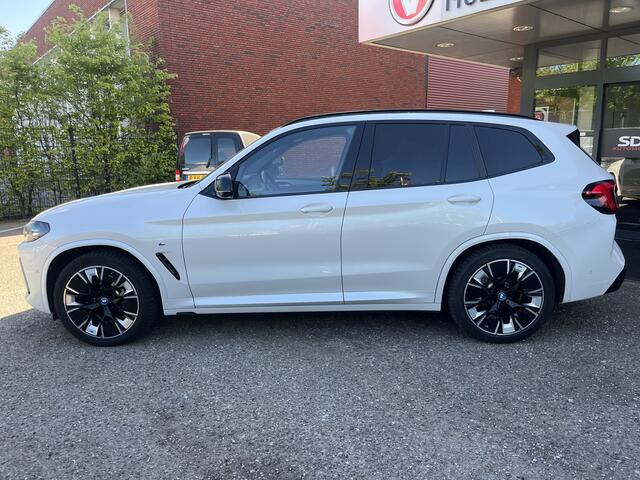 BMW X3 iX3 High Executive M Sport Shadow Line 80 kWh // HUD-DISPLAY // SCHUIF-KANTELDAK // LEDER+ELEK. STOELEN // HARMAN&KARDON AUDIO // ELEK. KLEP// ADAPT. CRUISE // KEYLESS // 360 CAMERA //