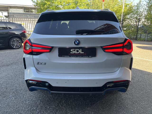 BMW X3 iX3 High Executive M Sport Shadow Line 80 kWh // HUD-DISPLAY // SCHUIF-KANTELDAK // LEDER+ELEK. STOELEN // HARMAN&KARDON AUDIO // ELEK. KLEP// ADAPT. CRUISE // KEYLESS // 360 CAMERA //