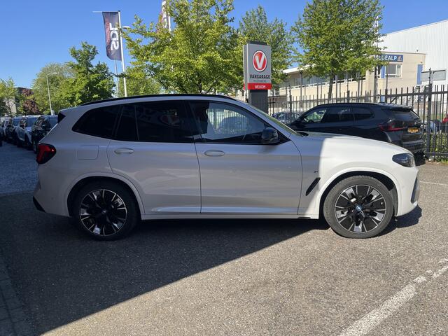 BMW X3 iX3 High Executive M Sport Shadow Line 80 kWh // HUD-DISPLAY // SCHUIF-KANTELDAK // LEDER+ELEK. STOELEN // HARMAN&KARDON AUDIO // ELEK. KLEP// ADAPT. CRUISE // KEYLESS // 360 CAMERA //