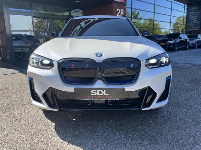 BMW X3 iX3 High Executive M Sport Shadow Line 80 kWh // HUD-DISPLAY // SCHUIF-KANTELDAK // LEDER+ELEK. STOELEN // HARMAN&KARDON AUDIO // ELEK. KLEP// ADAPT. CRUISE // KEYLESS // 360 CAMERA //