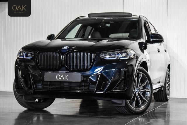 BMW X3 xDrive30e | M-Sport | Live Cockpit | Panorama | M-Stoelen | Memory | Head-Up | Trekhaak | 20"LM | Carbon Zwart