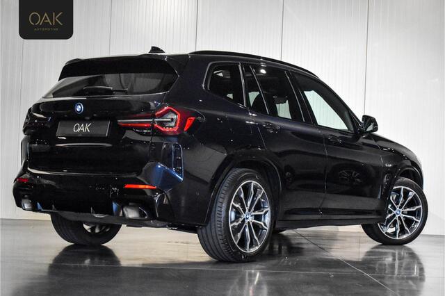 BMW X3 xDrive30e | M-Sport | Live Cockpit | Panorama | M-Stoelen | Memory | Head-Up | Trekhaak | 20"LM | Carbon Zwart