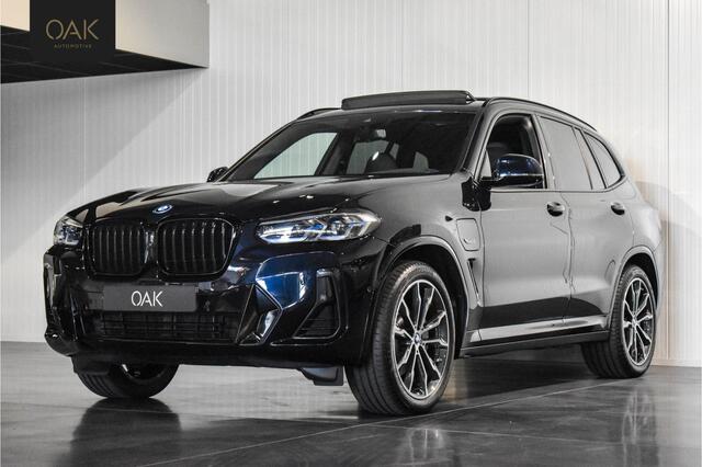 BMW X3 xDrive30e | M-Sport | Live Cockpit | Panorama | M-Stoelen | Memory | Head-Up | Trekhaak | 20"LM | Carbon Zwart