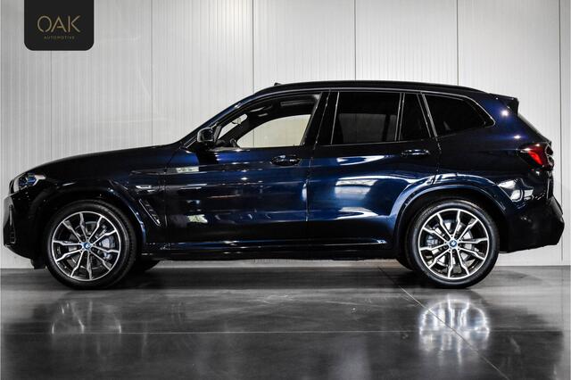 BMW X3 xDrive30e | M-Sport | Live Cockpit | Panorama | M-Stoelen | Memory | Head-Up | Trekhaak | 20"LM | Carbon Zwart