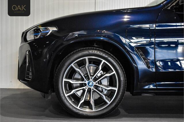 BMW X3 xDrive30e | M-Sport | Live Cockpit | Panorama | M-Stoelen | Memory | Head-Up | Trekhaak | 20"LM | Carbon Zwart