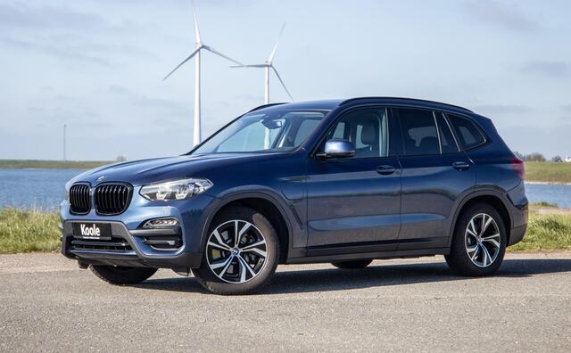 BMW X3 xDrive30e Executive BLACK LINE / PANORAMA DAK / CARPLAY / LEER / STOELVERWARMING / CAMERA