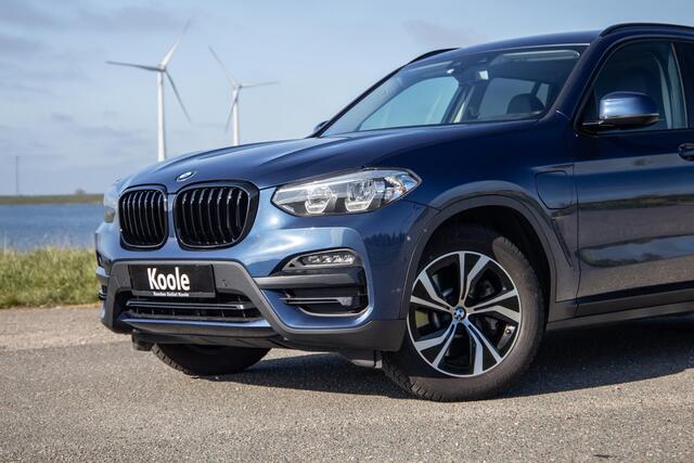 BMW X3 xDrive30e Executive BLACK LINE / PANORAMA DAK / CARPLAY / LEER / STOELVERWARMING / CAMERA