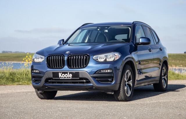 BMW X3 xDrive30e Executive BLACK LINE / PANORAMA DAK / CARPLAY / LEER / STOELVERWARMING / CAMERA