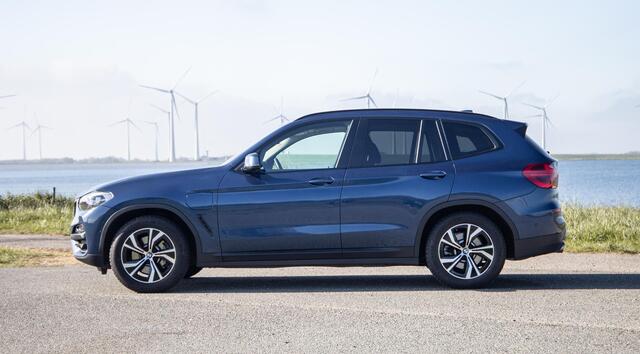 BMW X3 xDrive30e Executive BLACK LINE / PANORAMA DAK / CARPLAY / LEER / STOELVERWARMING / CAMERA