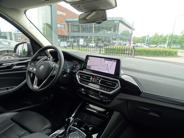 BMW X3 xDrive30e Live Cockpit Plus Geluidsisolerende ruiten LED-koplampen Sportstoel 18''LM Velgen