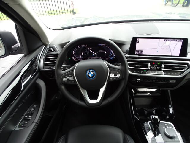 BMW X3 xDrive30e Live Cockpit Plus Geluidsisolerende ruiten LED-koplampen Sportstoel 18''LM Velgen