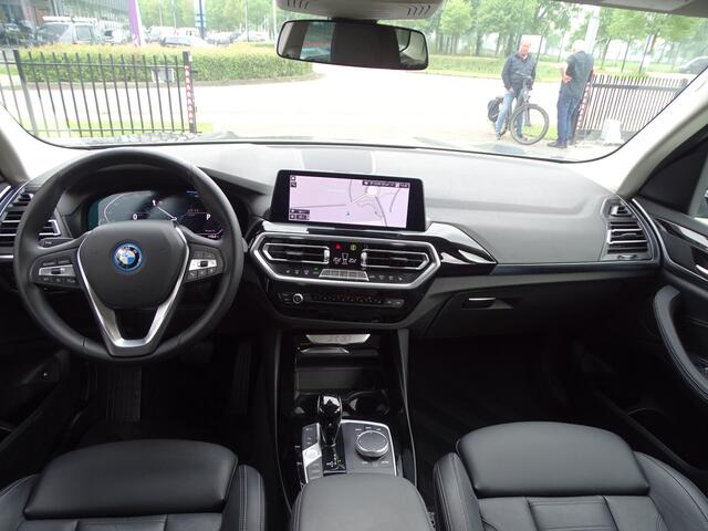 BMW X3 xDrive30e Live Cockpit Plus Geluidsisolerende ruiten LED-koplampen Sportstoel 18''LM Velgen