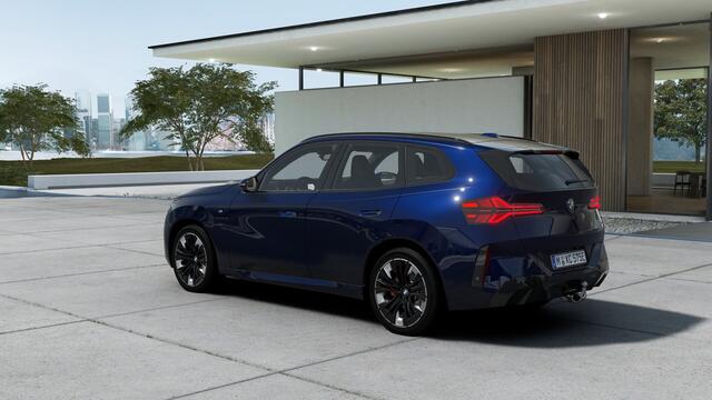 BMW X3 30e xDrive M Sport Automaat / Panoramadak / Trekhaak / Sportstoelen / Stoelventilatie / Adaptieve LED / Parking Assistant Plus / Comfort Access