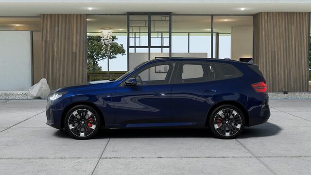 BMW X3 30e xDrive M Sport Automaat / Panoramadak / Trekhaak / Sportstoelen / Stoelventilatie / Adaptieve LED / Parking Assistant Plus / Comfort Access