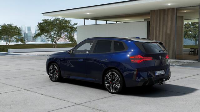 BMW X3 30e xDrive M Sport Automaat / Panoramadak / Trekhaak / Sportstoelen / Comfort Access / Parking Assistant Plus / Adaptieve LED / Stuurverwarming