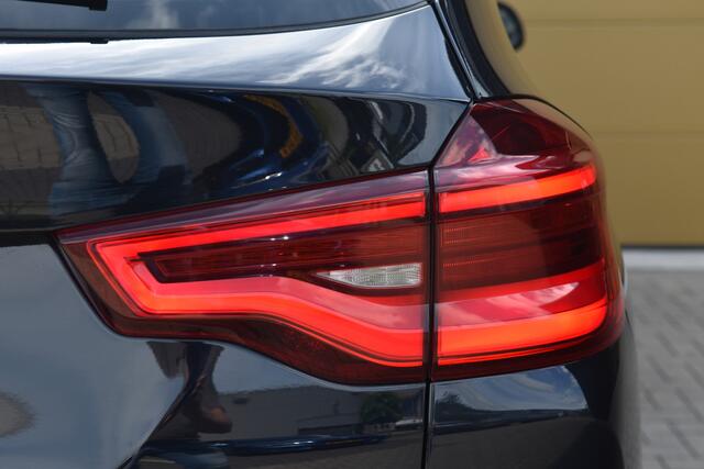 BMW X3 xDrive20i High Executive * M-Sportpakket * Stuurverwarming * Adaptief Onderstel *