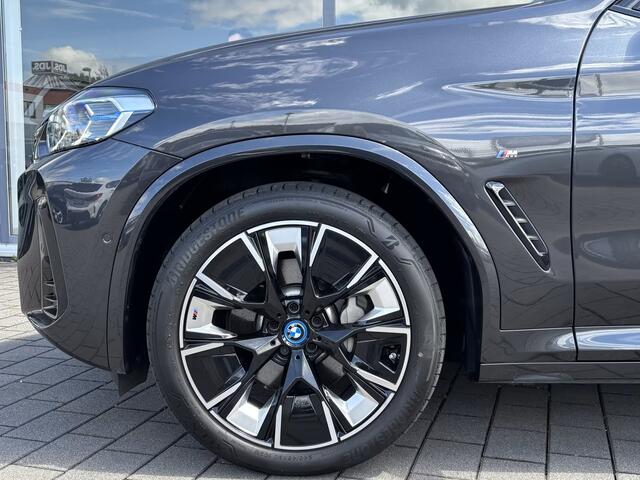 BMW X3 iX3 M-SPORT 80 kWh (210kW/286pk) ** LASER, LEDER, PANO, TREKH, STUURVERW, H&K SOUND, 20-inch LMV ** 1e EIG - UNFALLFREI ** ** INFORMEER OOK NAAR ONZE AANTREKKELIJKE FINANCIAL-LEASE TARIEVEN **