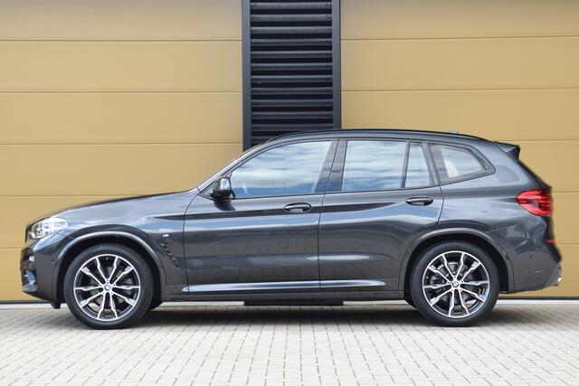 BMW X3 xDrive20i High Executive * M-Sportpakket * Trekhaak * Panoramadak * Head-up * Sfeerverlichting *