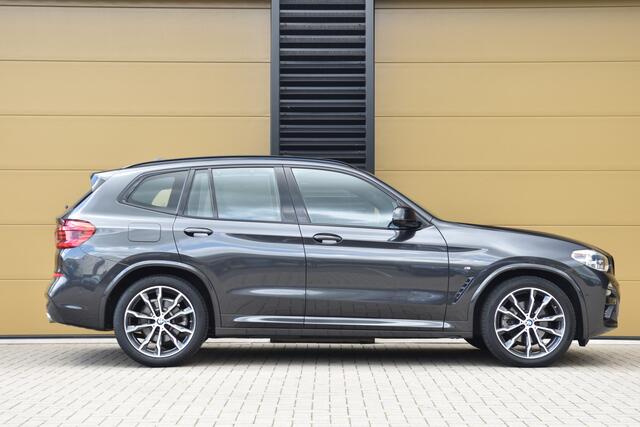BMW X3 xDrive20i High Executive * M-Sportpakket * Trekhaak * Panoramadak * Head-up * Sfeerverlichting *