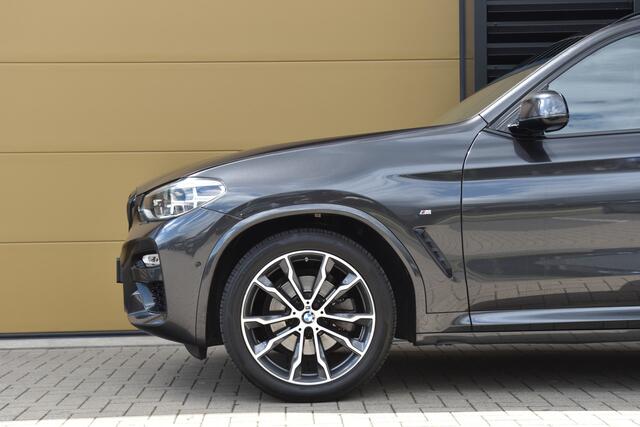 BMW X3 xDrive20i High Executive * M-Sportpakket * Trekhaak * Panoramadak * Head-up * Sfeerverlichting *
