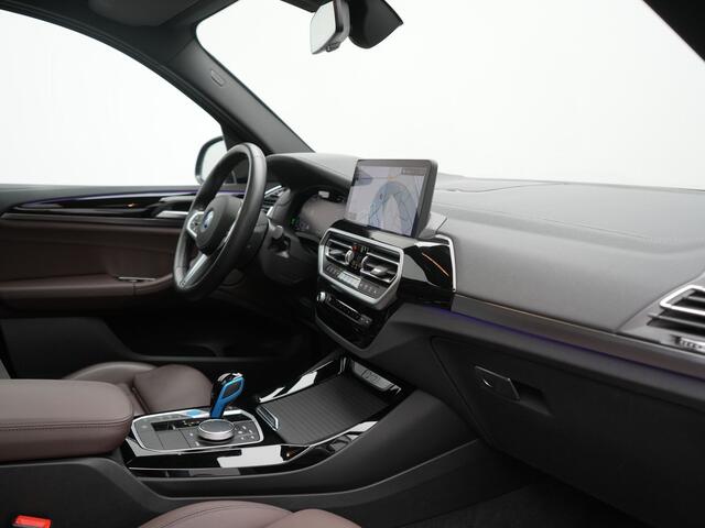 BMW X3 iX3 M Sport 80 kWh 286pk Dealer O.H. | Trekhaak Af Fabriek | Panodak | Head Up | 360 Camera | Harman / Kardon | Lederen Sportstoelen Memory & Verwarmd | Keyless | Blis | Sfeerverlichting | 20"L.M | Adaptive LED |