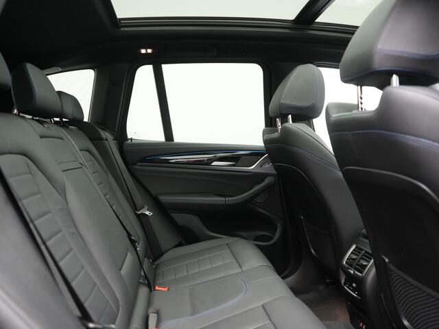 BMW X3 iX3 M Sport 80 kWh 286pk Dealer O.H. | Panodak | Adaptive Cruise | Head Up | 360 Camera | Harman / Kardon | Lederen Sportstoelen Memory & Verwarmd | Keyless | Blis | Stuur Verwarmd | Sfeerverlichting | Apple Carplay | 20"L.M |