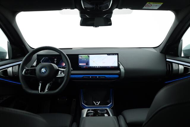 BMW X3 30e xDrive M-Sport Pro | Rijklaar! | Elek. Trekhaak | Pano | Widescreen | Shadowline | HUD | Harman/Kardon | Stuur-stoelverw. | 360*+PDC | Leder+Memory | Dodehoek | NAV+App.Connect | LED | Elek. Klep V