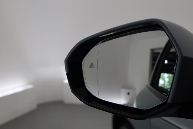 BMW X3 30e xDrive M-Sport Pro | Rijklaar! | Elek. Trekhaak | Pano | Widescreen | Shadowline | HUD | Harman/Kardon | Stuur-stoelverw. | 360*+PDC | Leder+Memory | Dodehoek | NAV+App.Connect | LED | Elek. Klep V