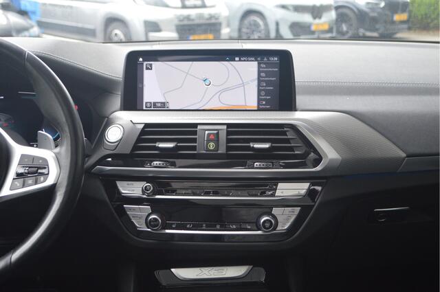 BMW X3 30e xDrive M Sport Automaat / Panoramadak / Sportstoelen / Adaptieve LED / Comfort Access / Head-Up / Parking Assistant Plus / Stoelverwarming