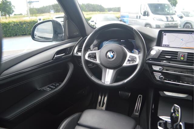BMW X3 30e xDrive M Sport Automaat / Panoramadak / Sportstoelen / Adaptieve LED / Comfort Access / Head-Up / Parking Assistant Plus / Stoelverwarming