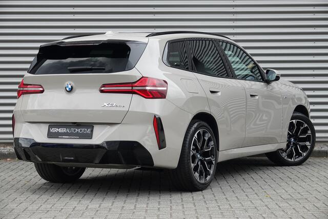 BMW X3 30e xDrive M-Sport | Panodak | Trekhaak | Memory | Driving Assistant | Iconic Glow |