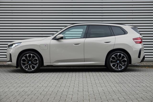 BMW X3 30e xDrive M-Sport | Panodak | Trekhaak | Memory | Driving Assistant | Iconic Glow |