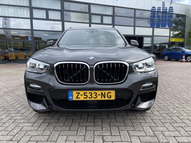 BMW X3 xDrive30d M-Sport High Executive Trekhaak Panoramadak Vol Leder Elektrische Stoelen Head-Up Display Harman Kardon Audio 20 Inch Velgen Life Cockpit Professional Driving Assist Plus Adaptieve Cruise Control Apple Carplay Andr Vol Opties BTW Auto 6-cilinder