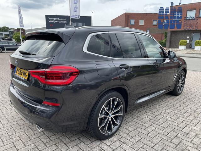 BMW X3 xDrive30d M-Sport High Executive Trekhaak Panoramadak Vol Leder Elektrische Stoelen Head-Up Display Harman Kardon Audio 20 Inch Velgen Life Cockpit Professional Driving Assist Plus Adaptieve Cruise Control Apple Carplay Andr Vol Opties BTW Auto 6-cilinder