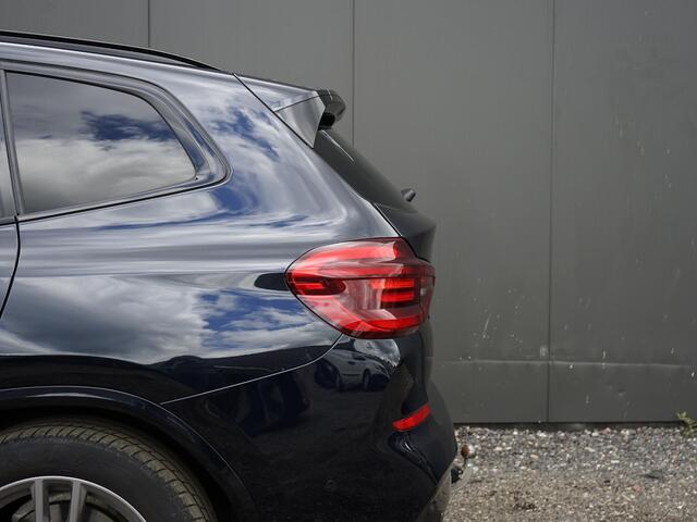 BMW X3 xDrive20i High Executive M-Sport / Elek. Trekhaak / Harman-Kardon / Shadow Line / Head-Up / Camera / Stoel + Stuur verw. /