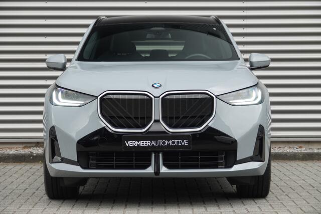 BMW X3 30e xDrive M-Sport | Panodak | Trekhaak | Memory | Driving Assistant | Iconic Glow |