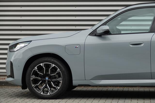 BMW X3 30e xDrive M-Sport | Panodak | Trekhaak | Memory | Driving Assistant | Iconic Glow |