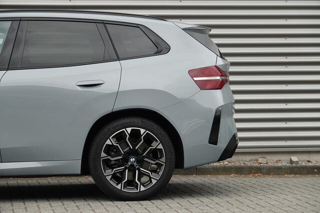 BMW X3 30e xDrive M-Sport | Panodak | Trekhaak | Memory | Driving Assistant | Iconic Glow |
