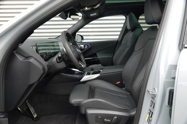 BMW X3 30e xDrive M-Sport | Panodak | Trekhaak | Memory | Driving Assistant | Iconic Glow |