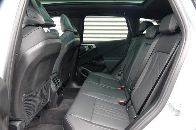 BMW X3 30e xDrive M-Sport | Panodak | Trekhaak | Memory | Driving Assistant | Iconic Glow |