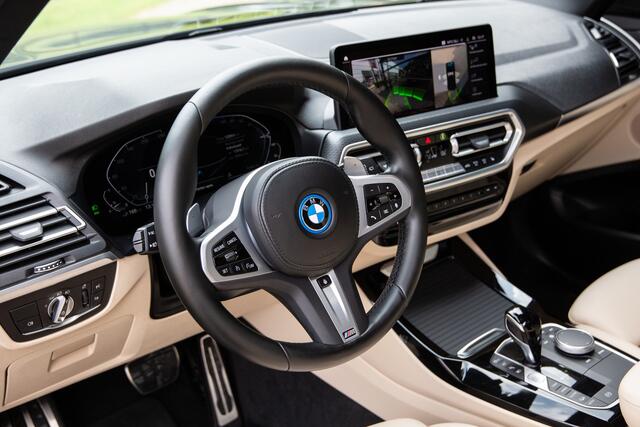 BMW X3 xDrive30e High Executive M-Sport , Panoramadak, Trekhaak, 360°camera,