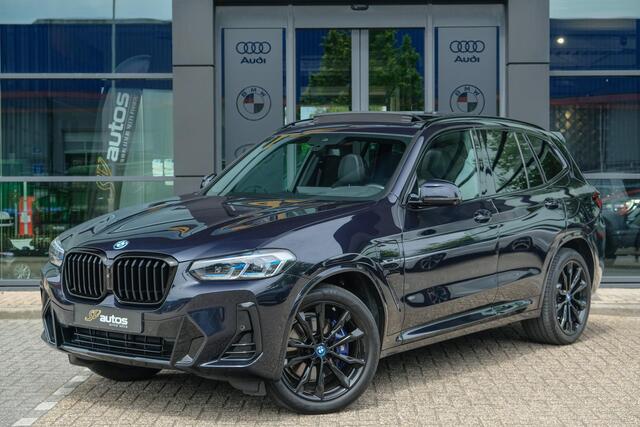 BMW X3 xDrive30e 292pk M-sport High Exe. Panoramadak Laser lampen 360 camera Black edition Sportstoelen leder