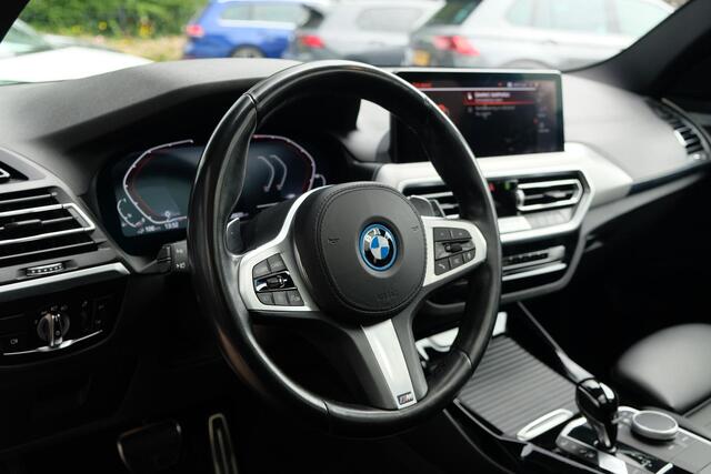 BMW X3 xDrive30e 292pk M-sport High Exe. Panoramadak Laser lampen 360 camera Black edition Sportstoelen leder