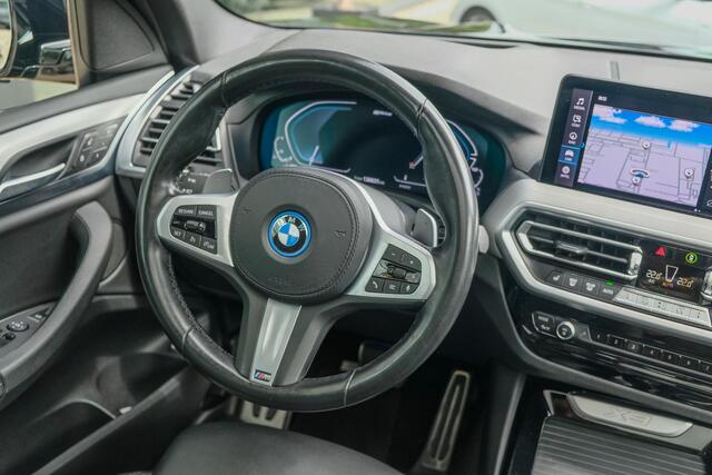 BMW X3 xDrive30e 292pk M-sport High Exe. Panoramadak Laser lampen 360 camera Black edition Sportstoelen leder
