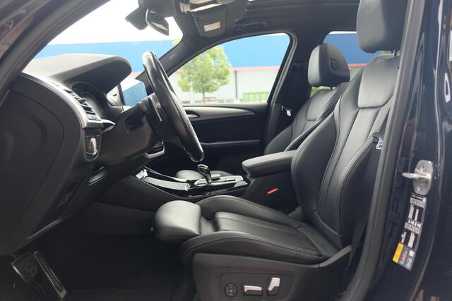 BMW X3 xDrive30e 292pk M-sport High Exe. Panoramadak Laser lampen 360 camera Black edition Sportstoelen leder