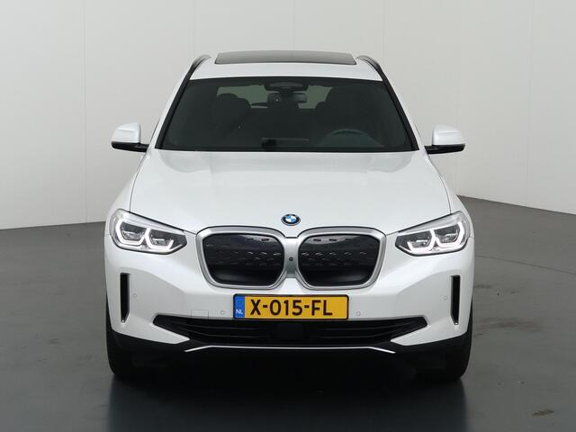 BMW X3 iX3 Executive 80 kWh | SOH 94% | Panoramadak | Sportstoelen | Lederen Interieur | Ele. verstelbare stoelen + Geheugen | 360 Camera | DAB | Apple CarPlay/Android Auto | Stoelverwarming | Adaptieve Cruise Control | HUD | Ele. kofferdeksel |