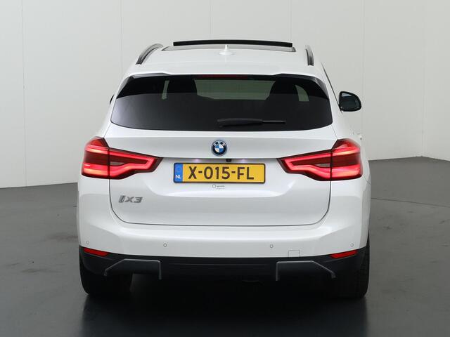 BMW X3 iX3 Executive 80 kWh | SOH 94% | Panoramadak | Sportstoelen | Lederen Interieur | Ele. verstelbare stoelen + Geheugen | 360 Camera | DAB | Apple CarPlay/Android Auto | Stoelverwarming | Adaptieve Cruise Control | HUD | Ele. kofferdeksel |
