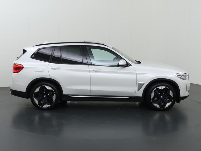 BMW X3 iX3 Executive 80 kWh | SOH 94% | Panoramadak | Sportstoelen | Lederen Interieur | Ele. verstelbare stoelen + Geheugen | 360 Camera | DAB | Apple CarPlay/Android Auto | Stoelverwarming | Adaptieve Cruise Control | HUD | Ele. kofferdeksel |