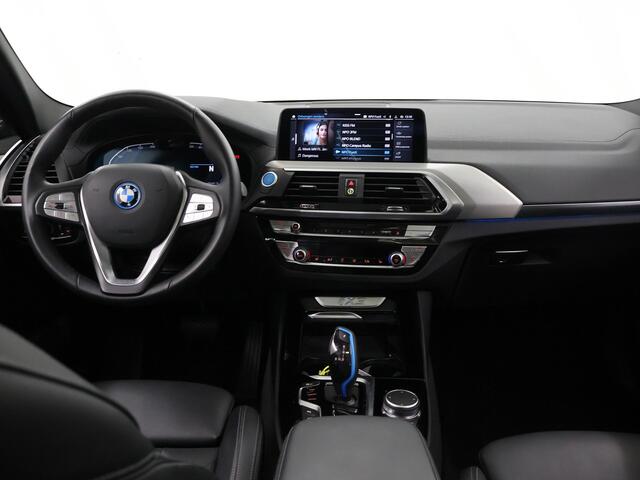 BMW X3 iX3 Executive 80 kWh | SOH 94% | Panoramadak | Sportstoelen | Lederen Interieur | Ele. verstelbare stoelen + Geheugen | 360 Camera | DAB | Apple CarPlay/Android Auto | Stoelverwarming | Adaptieve Cruise Control | HUD | Ele. kofferdeksel |